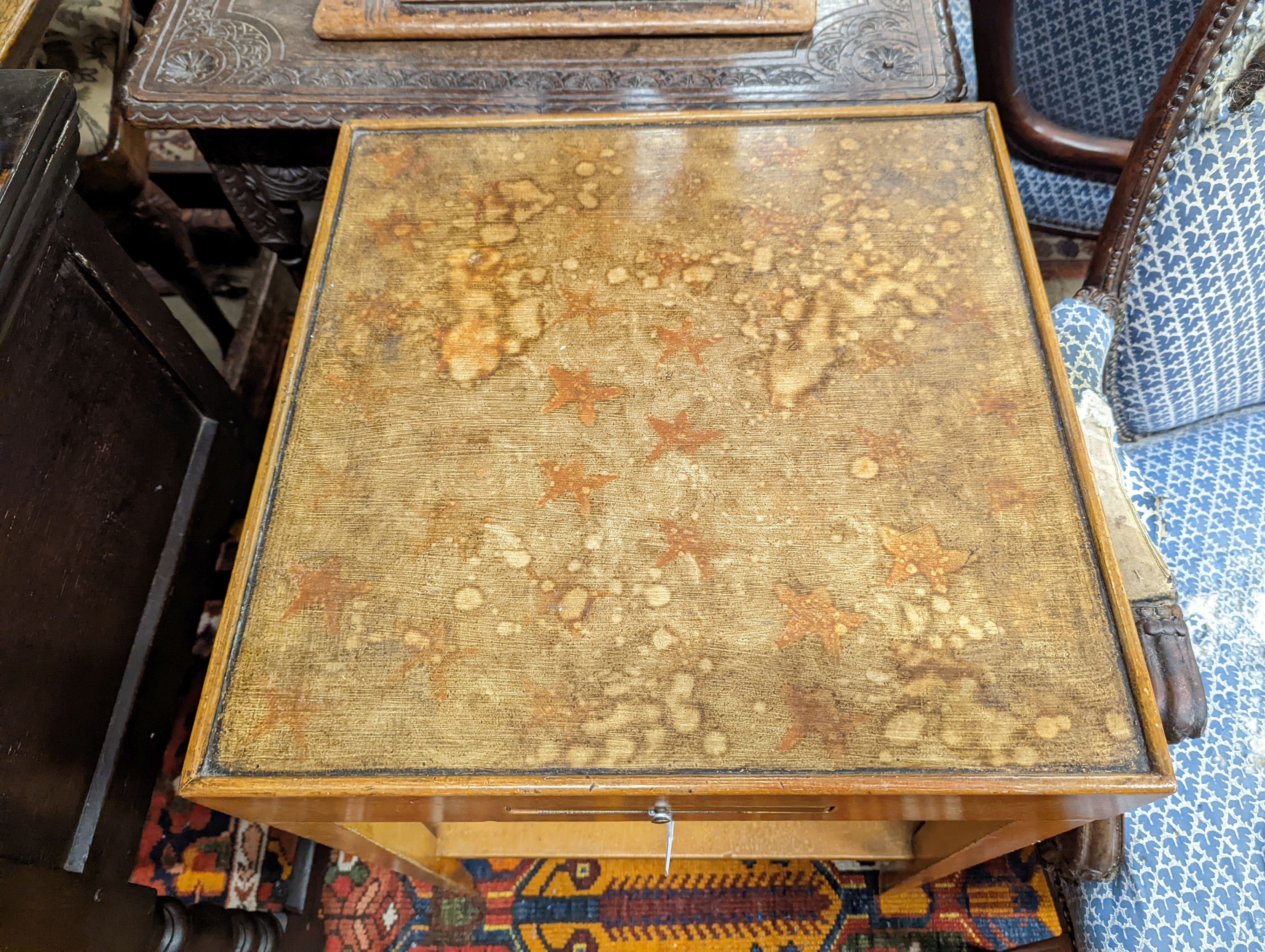 A 20th century two-tier table with scumbled finish, width 51cm, depth 51cm, height 68cm together with a table top adjustable easel